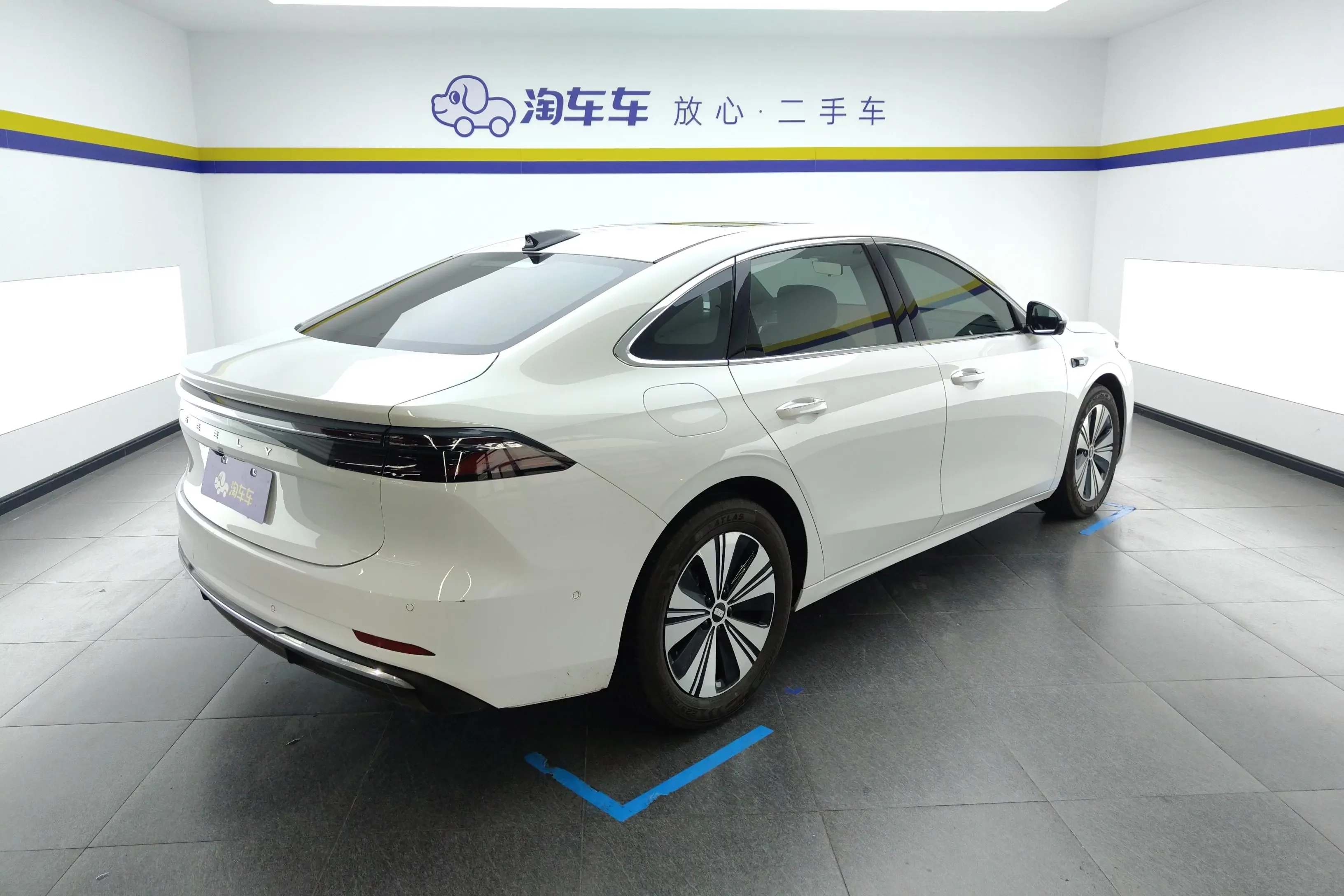 Geely Galaxy A7 EM