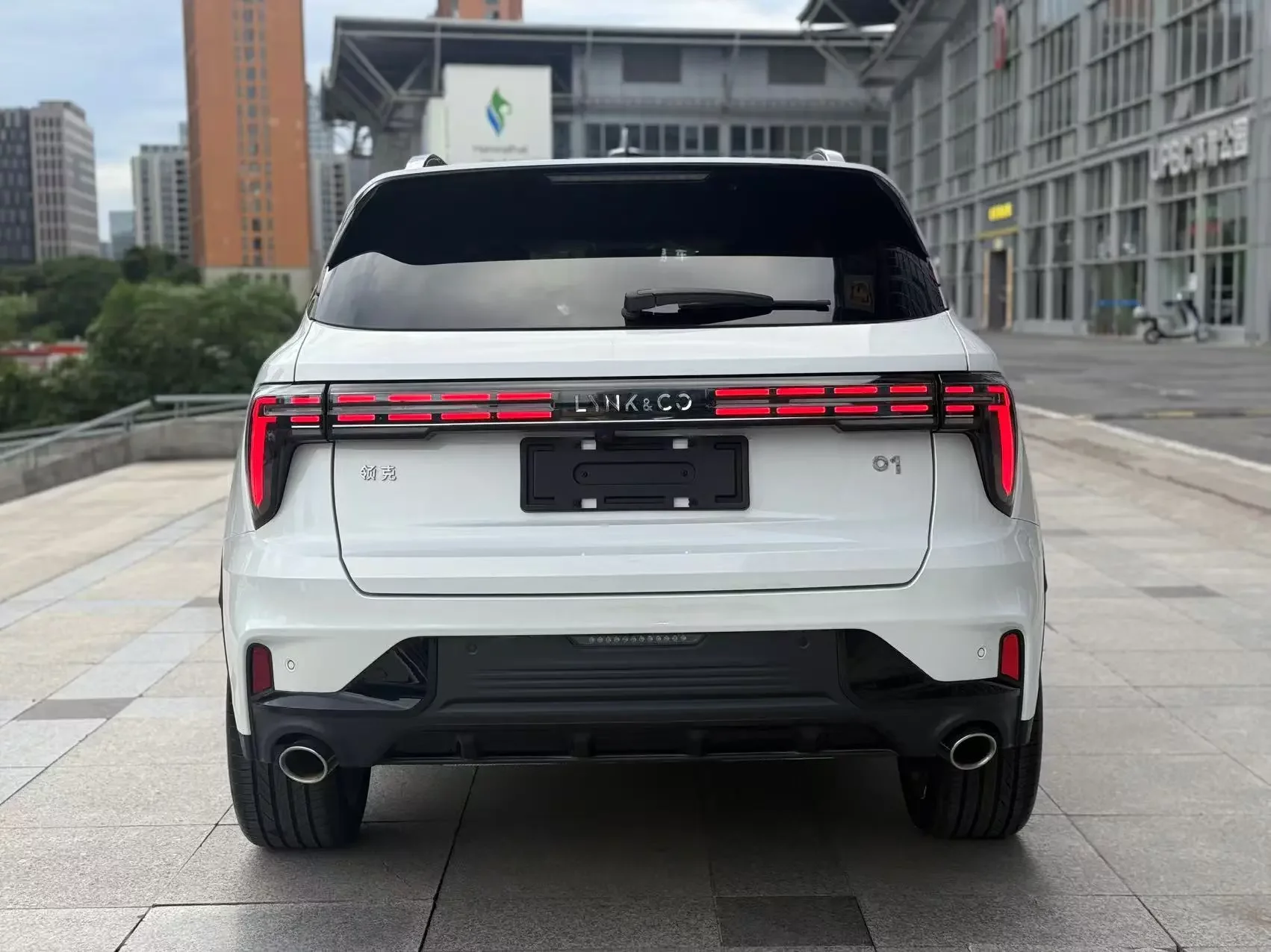 Lynk & Co 01
