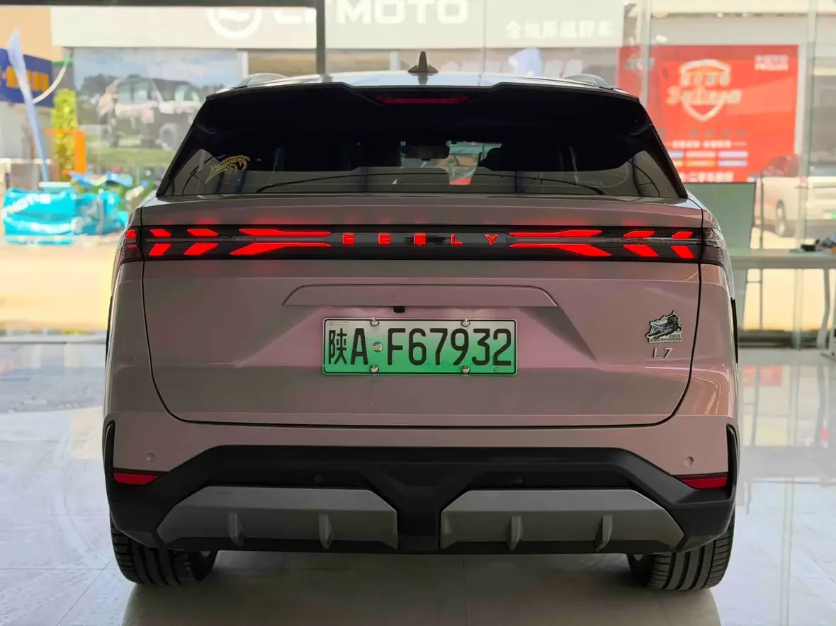 Geely Galaxy L7