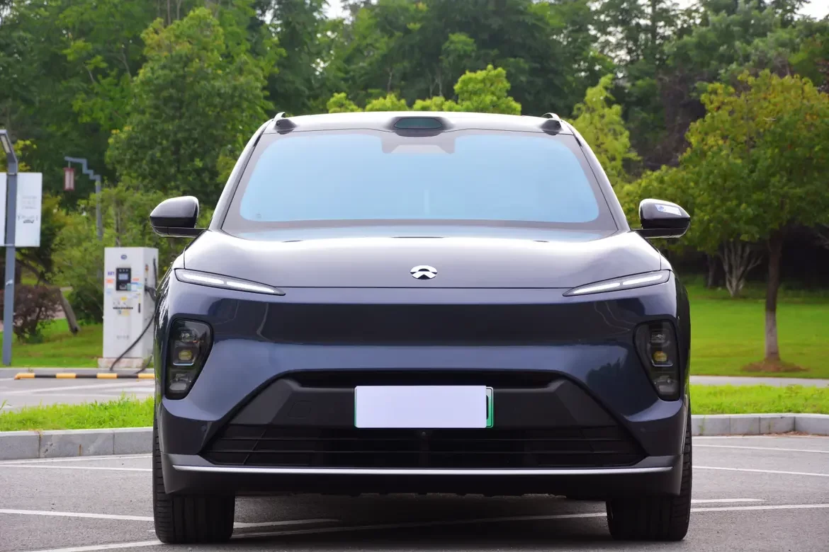 NIO ES8