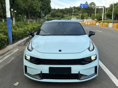 Lynk & Co 03