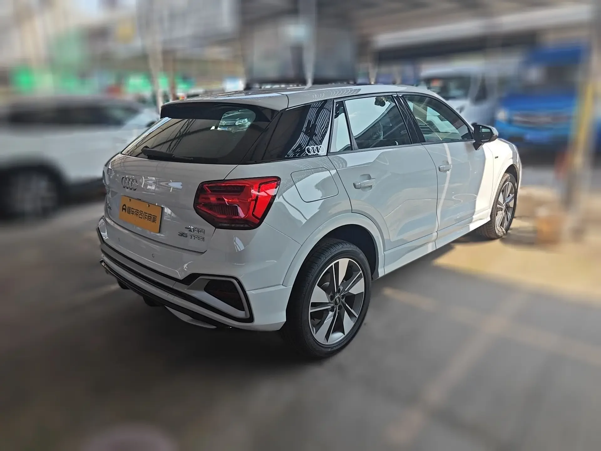 Audi Q2L