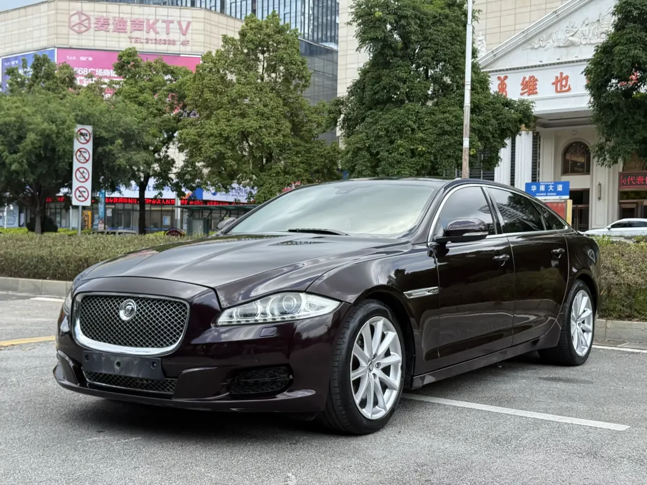 Jaguar XJ