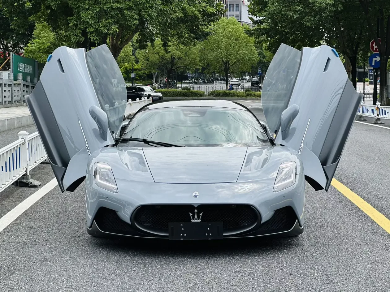 Maserati MC20