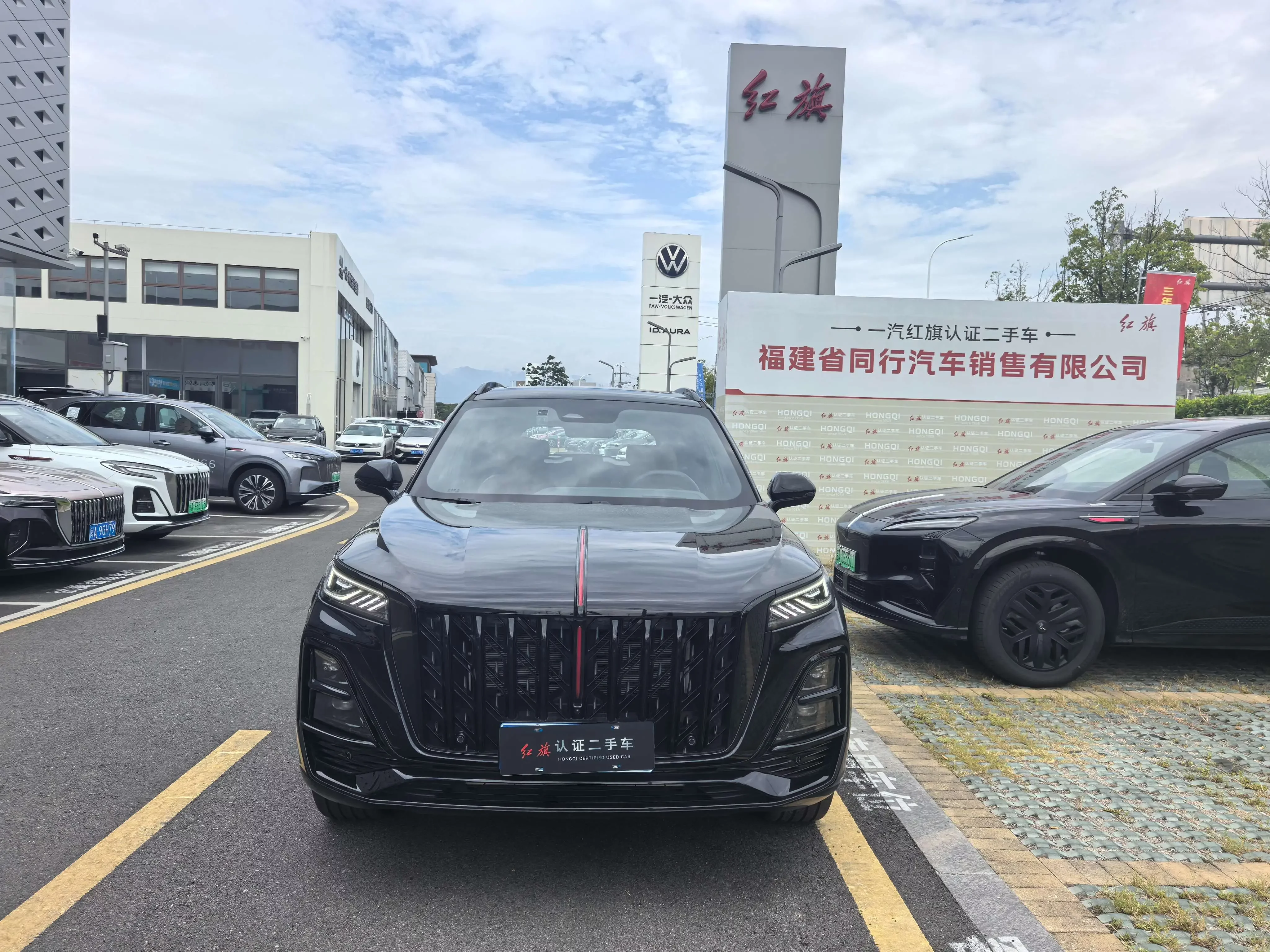 Hongqi HS5