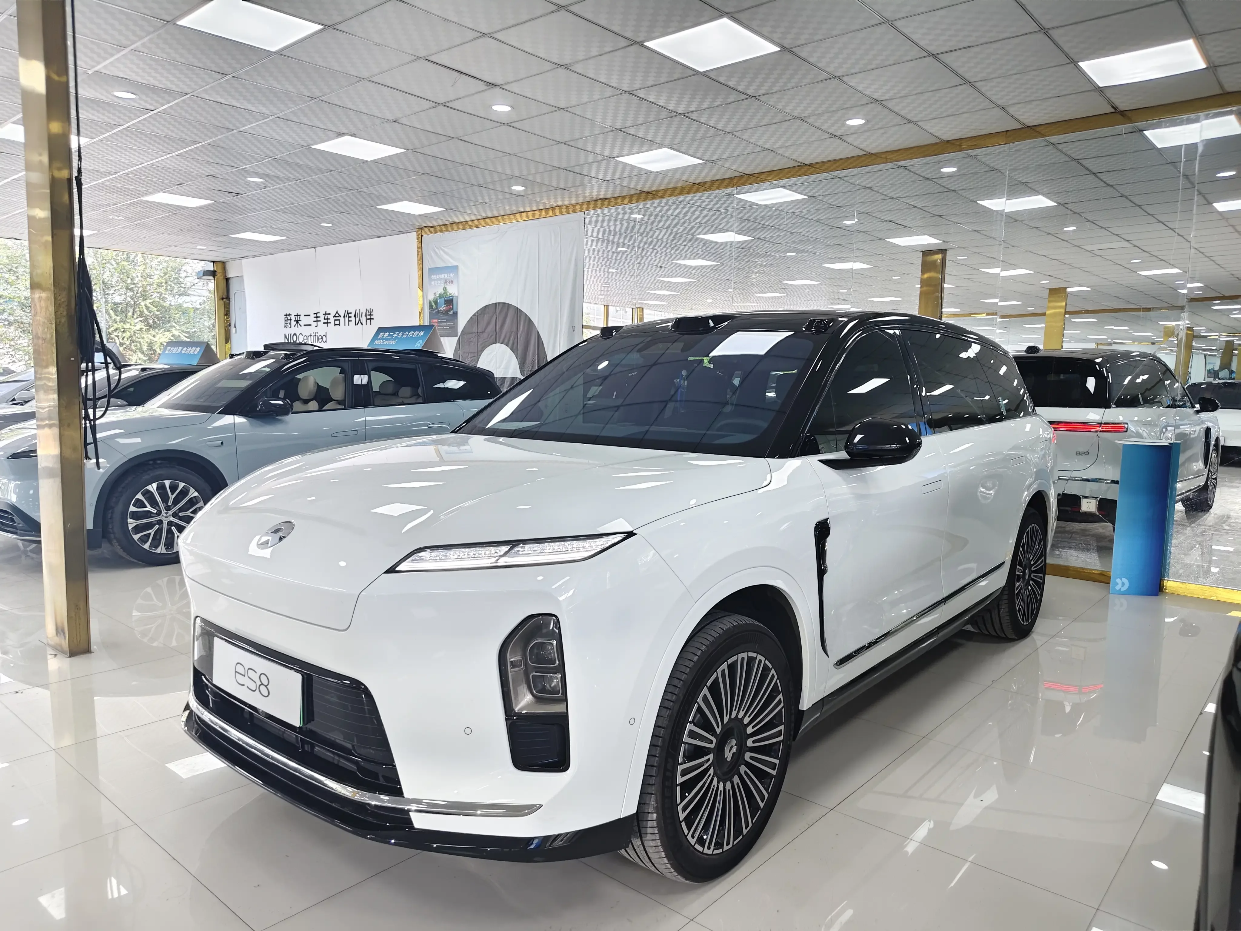 NIO ES8