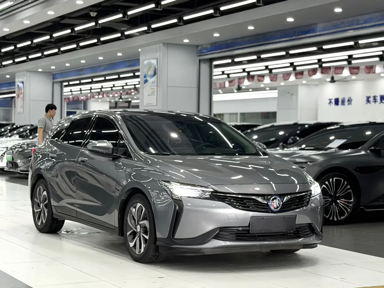 Buick Weilan 6 PHEV