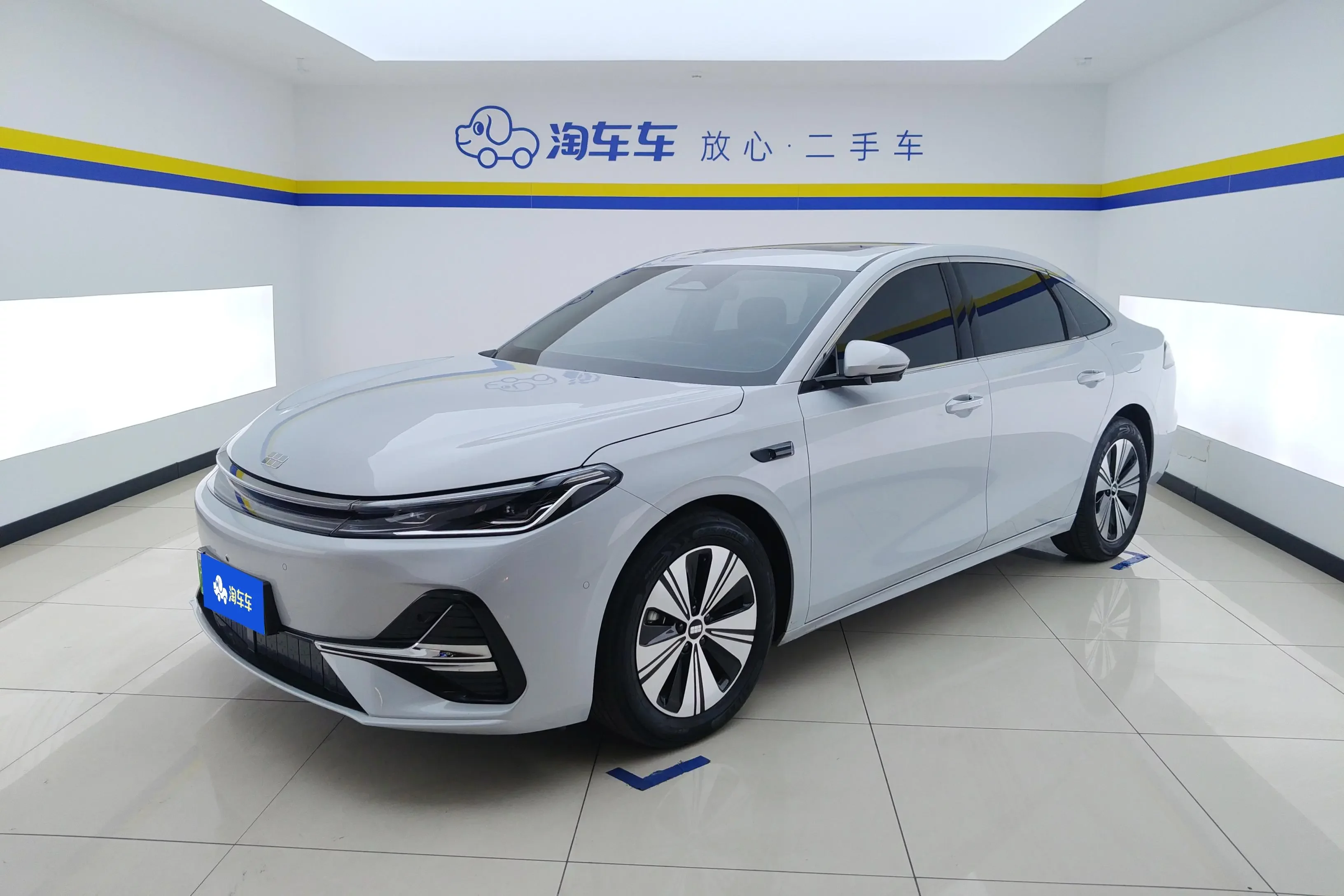 Geely Galaxy A7 EM