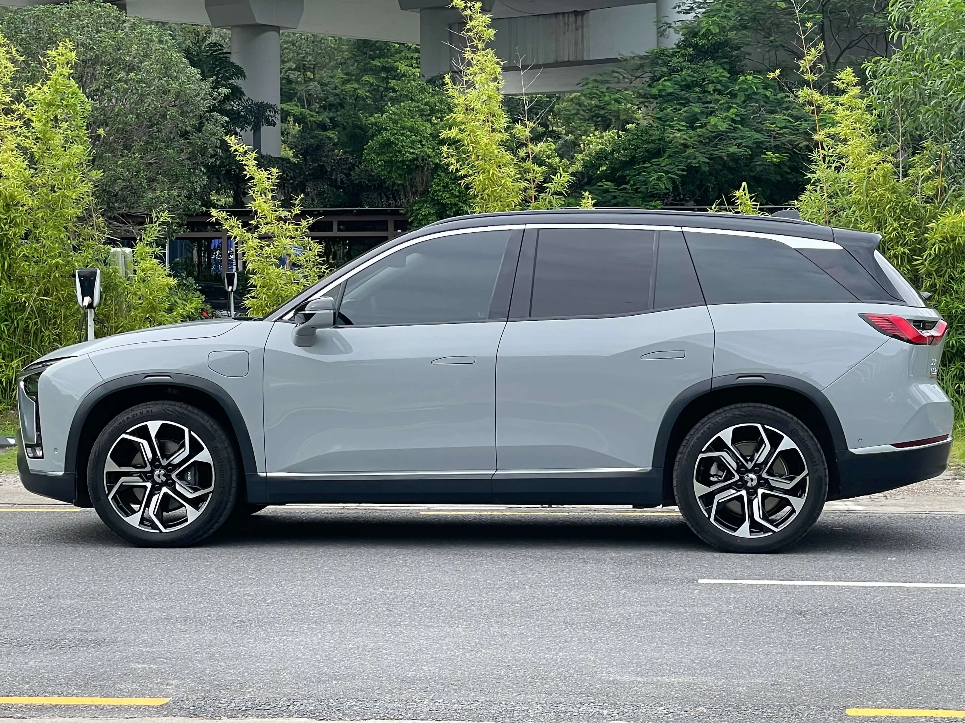 NIO ES8