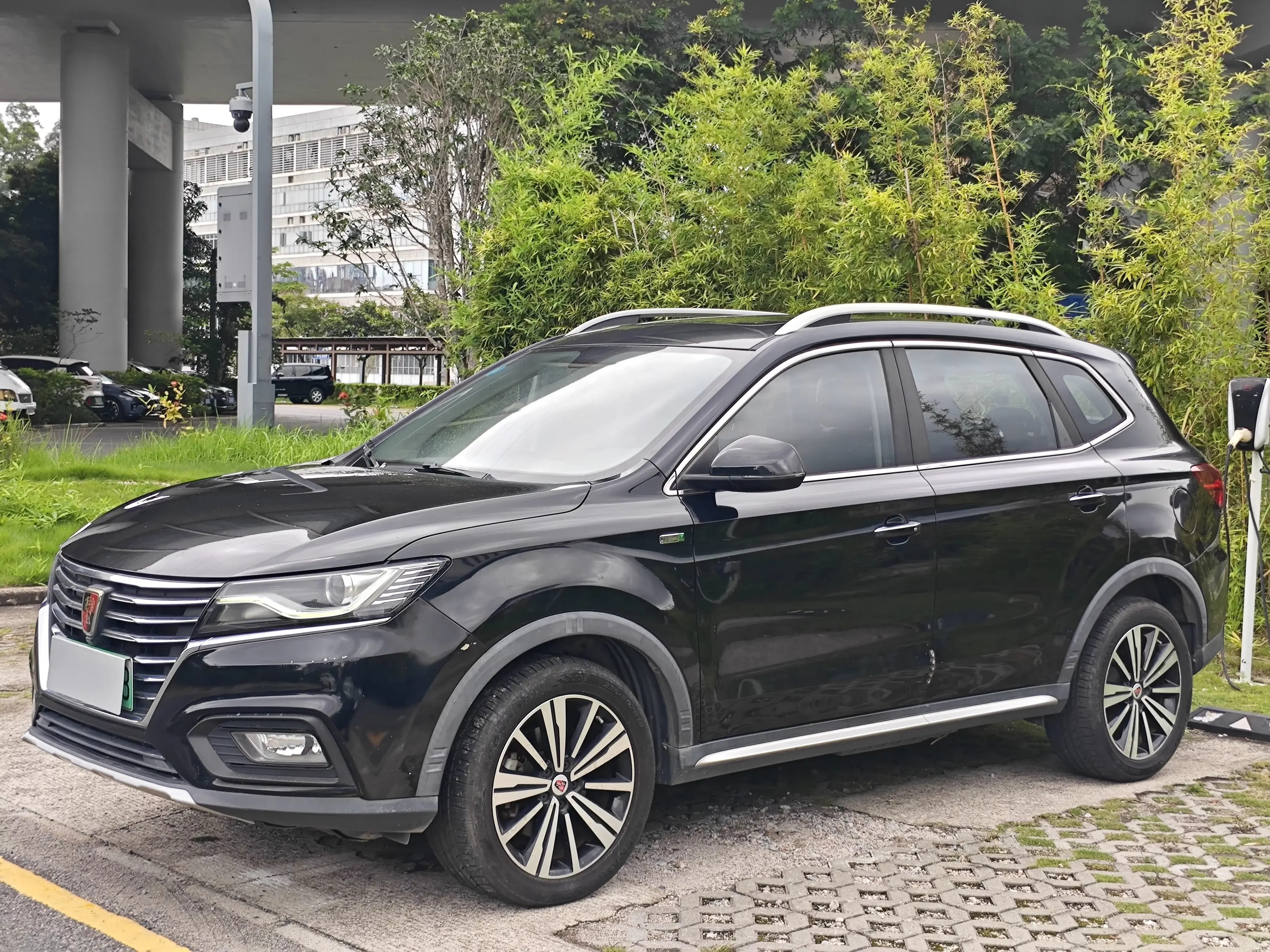 Roewe eRX5