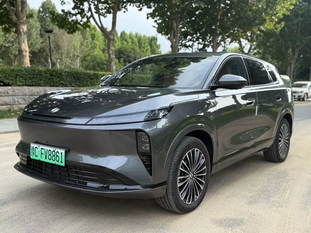 Dongfeng Fengshen L8 PHEV