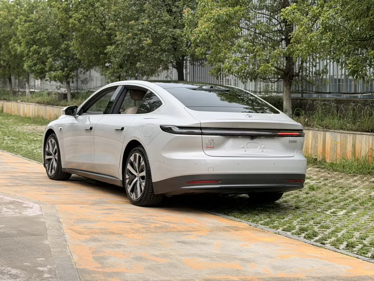 NIO ET7