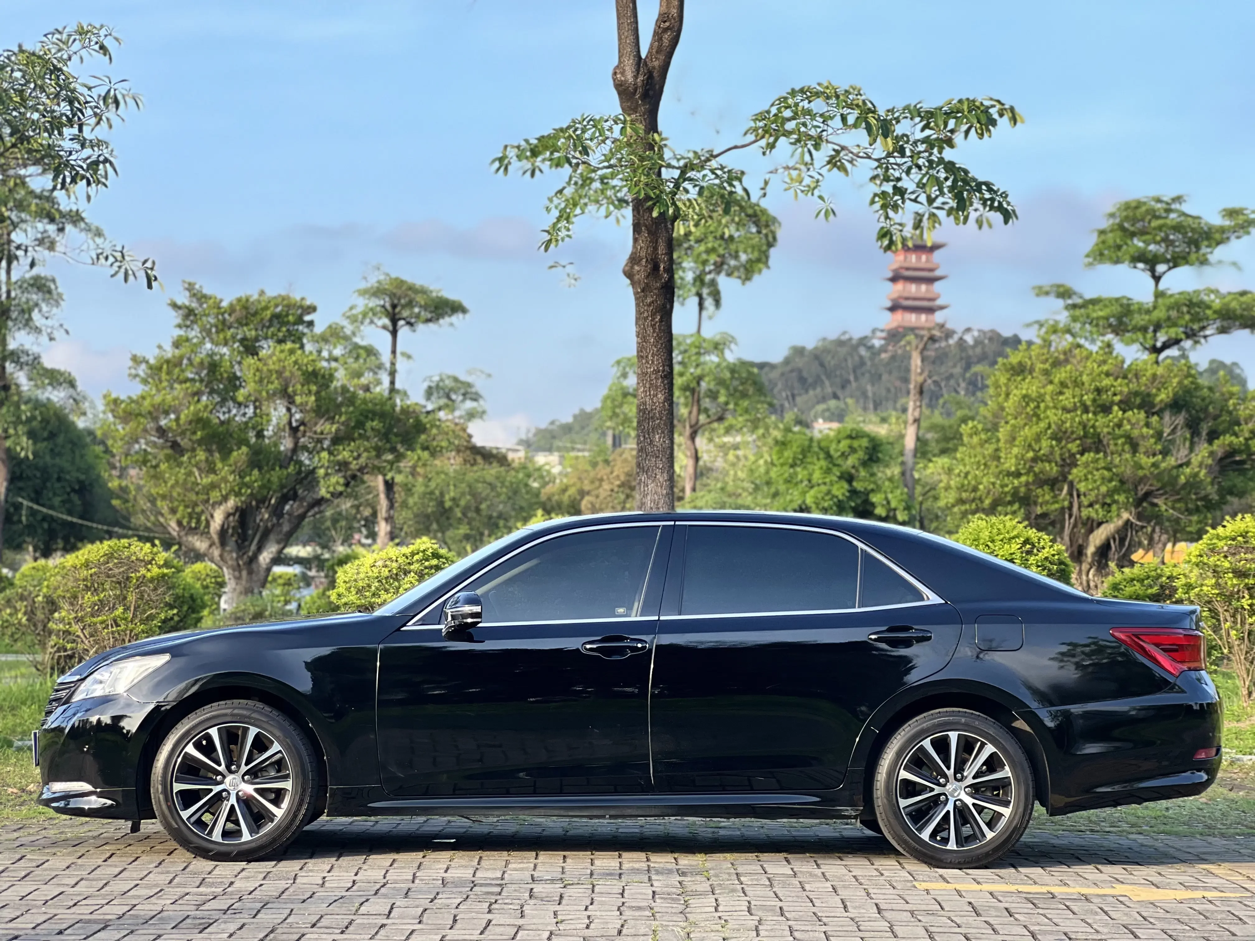 Toyota crown