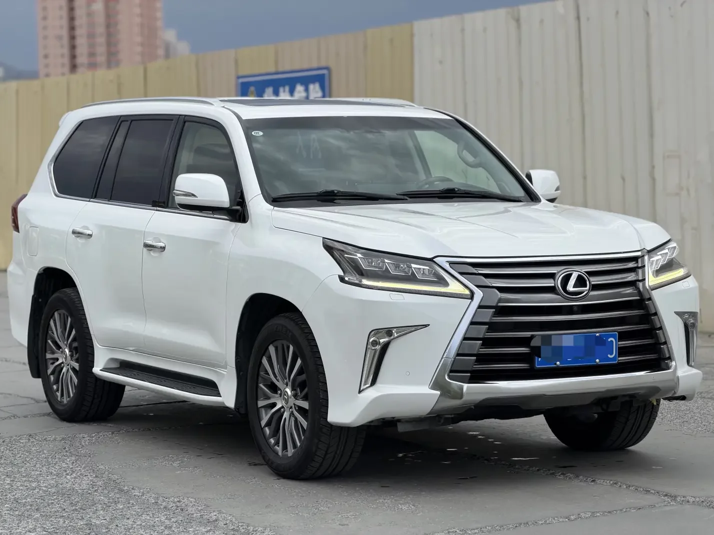 Lexus LX