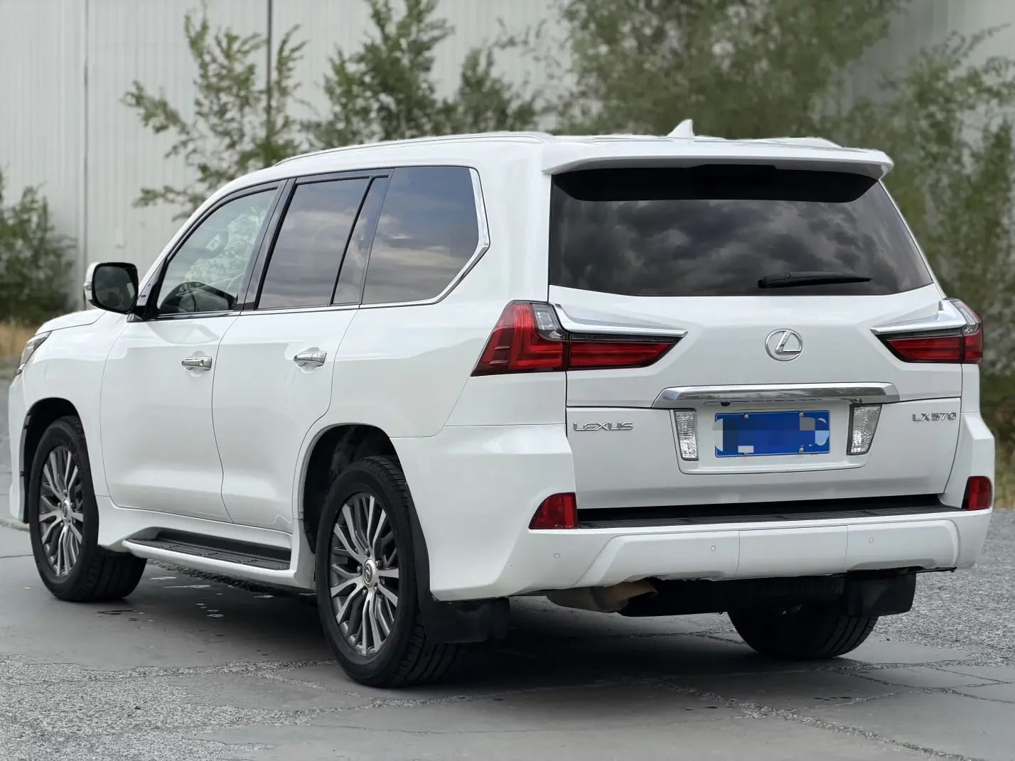 Lexus LX