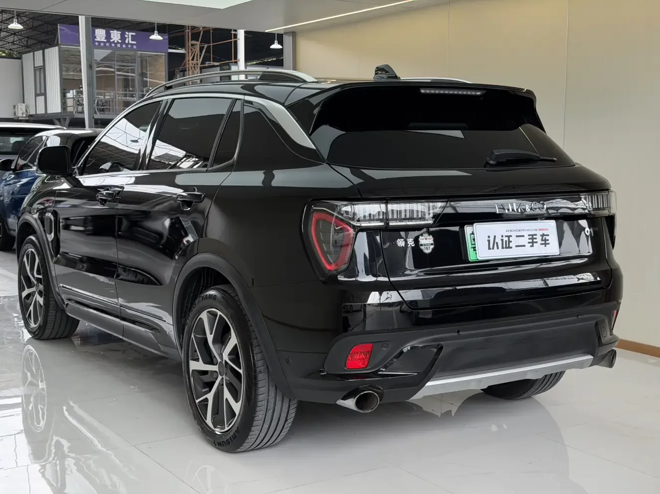 Lynk & Co 01 EM-P