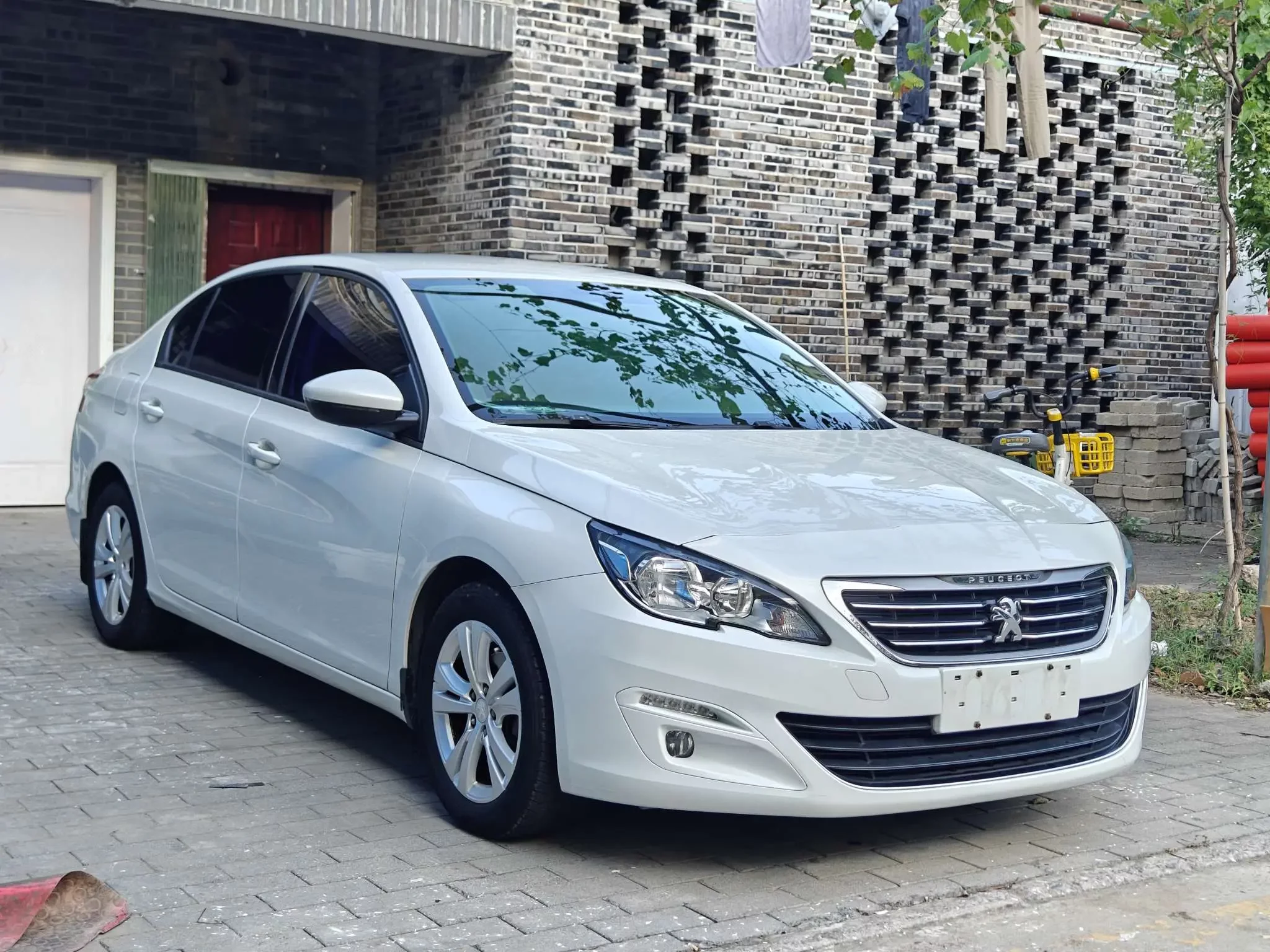 Peugeot 408