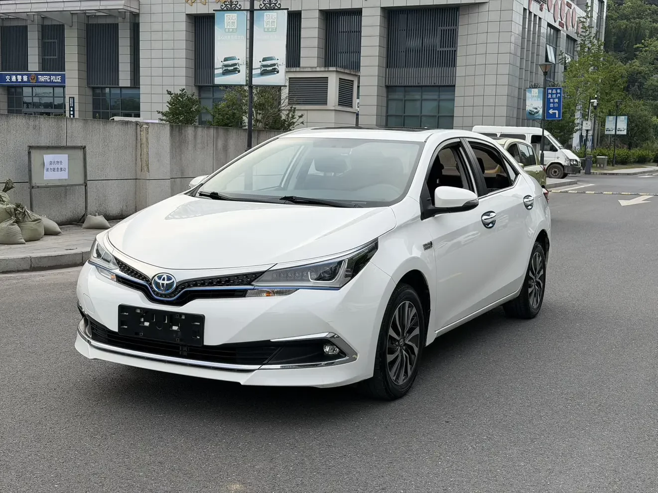 Toyota Corolla Dual Engine E+