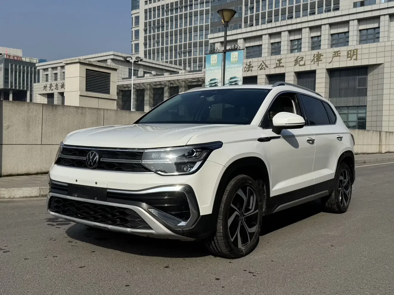 VOLKSWAGEN THARU