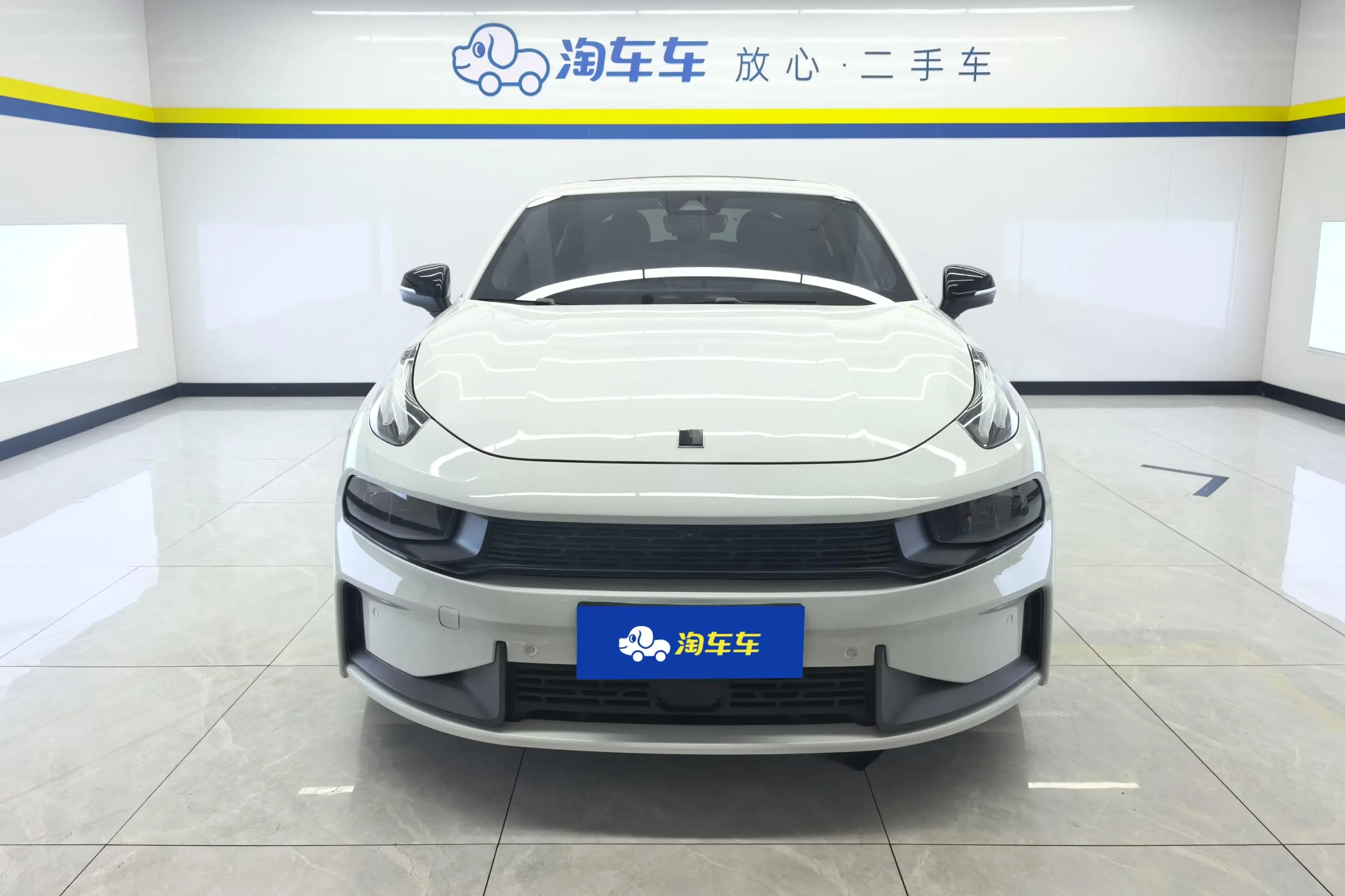 Lynk & Co 03