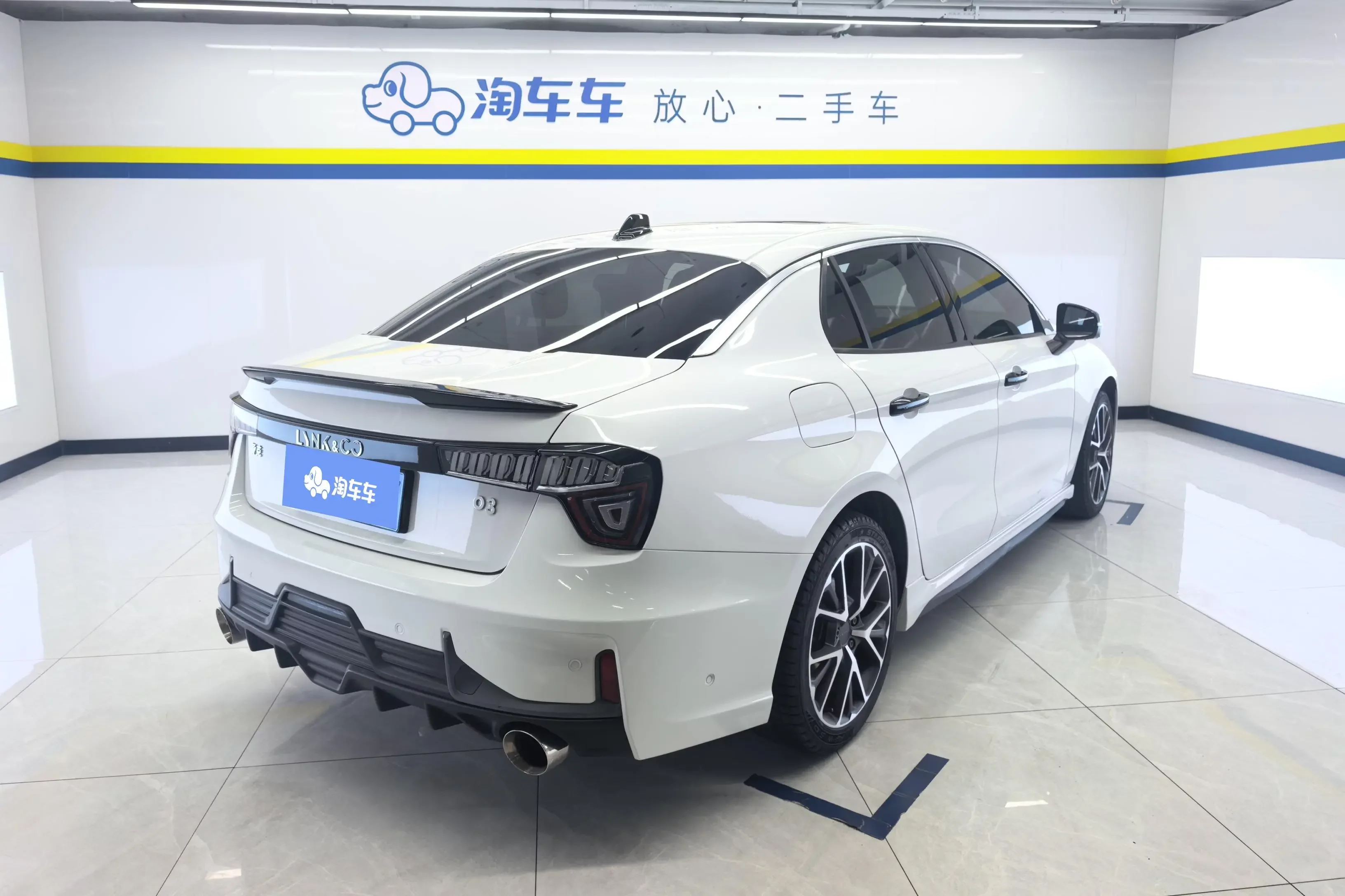 Lynk & Co 03