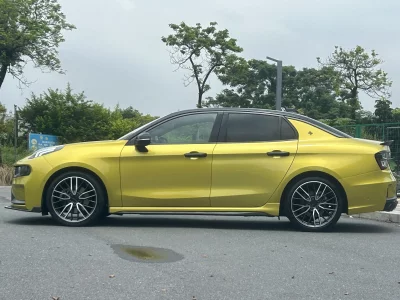 Lynk & Co 03