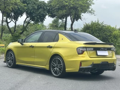 Lynk & Co 03