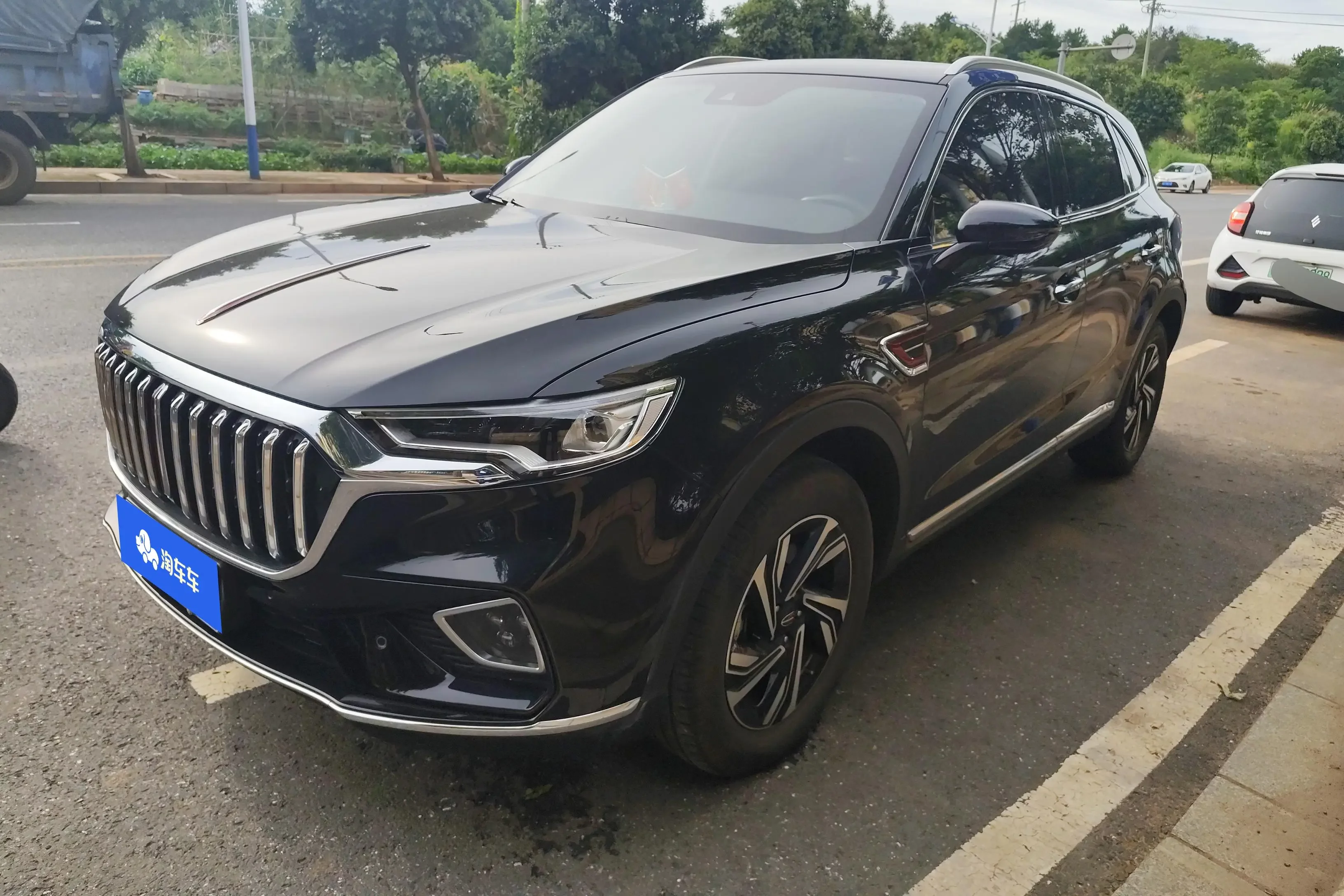 Hongqi HS5