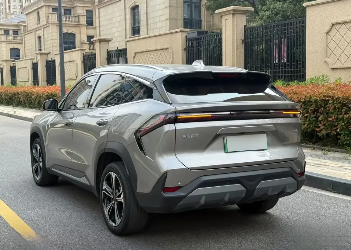 Geely Galaxy L7