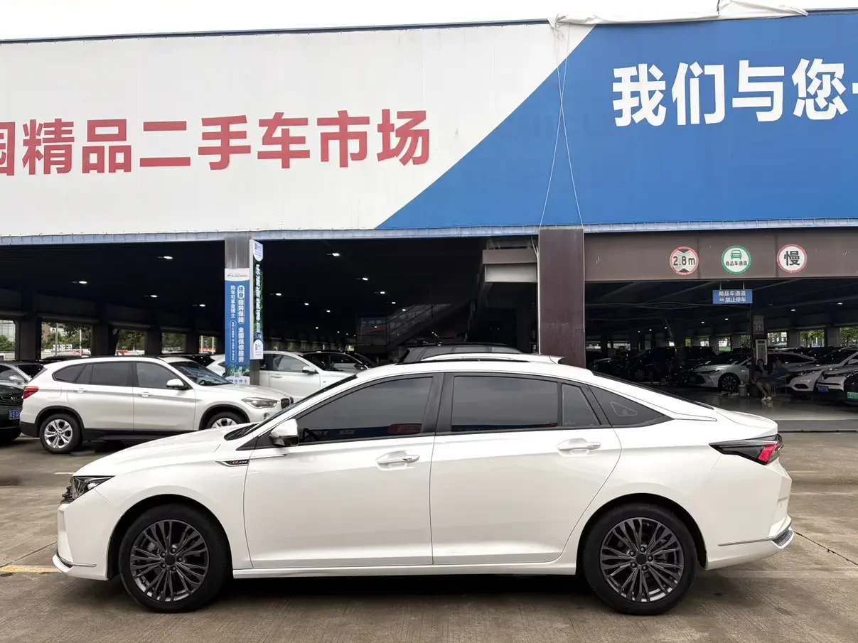 Dongfeng Yixuan MAX