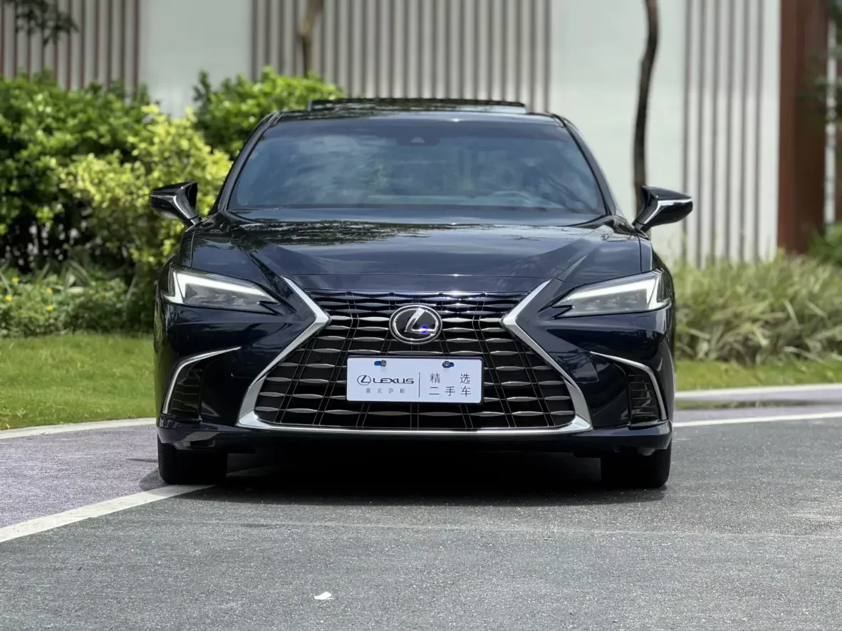 Lexus ES