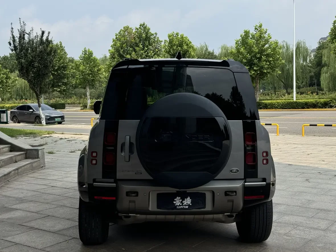 Land Rover guard