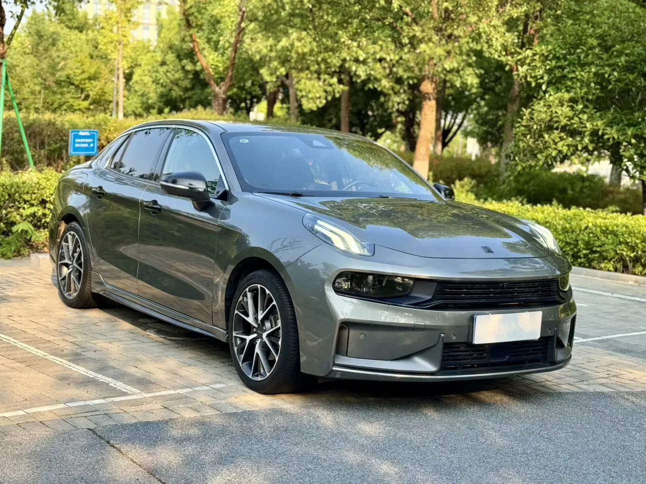 Lynk & Co 03