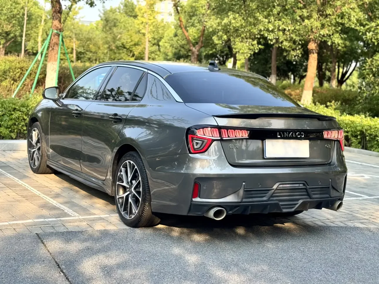 Lynk & Co 03