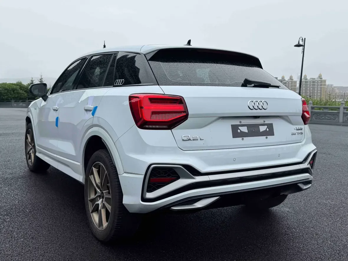Audi Q2L