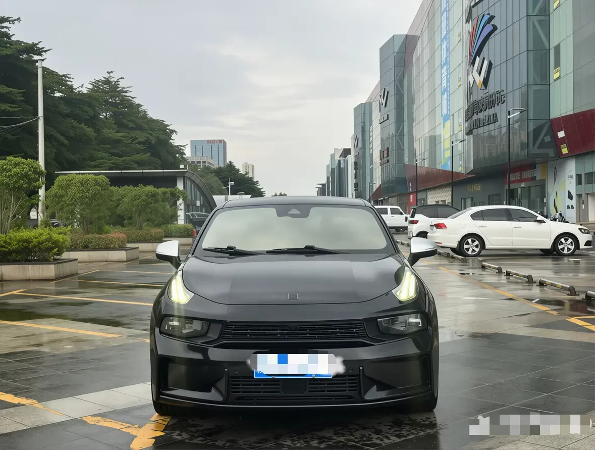Lynk & Co 03