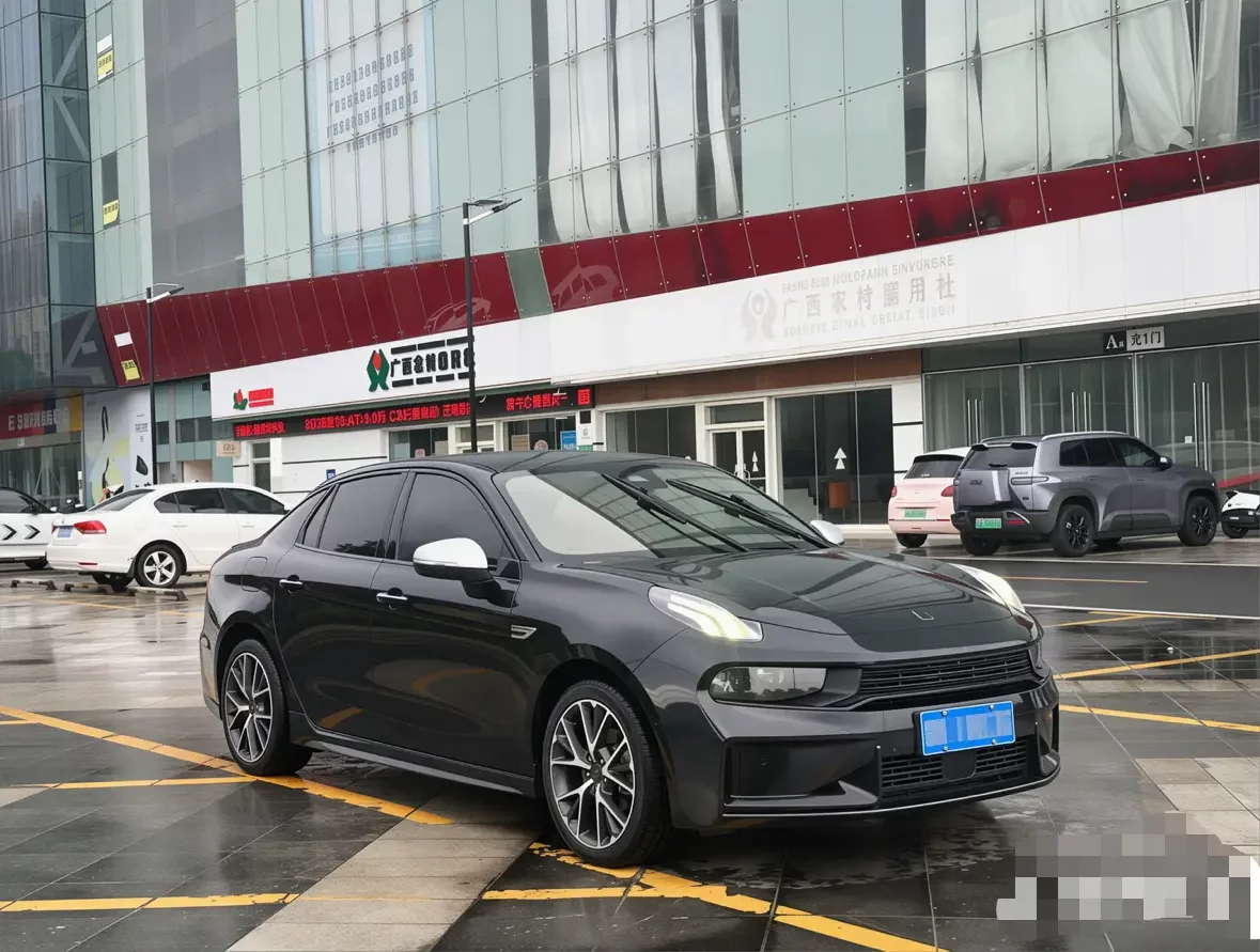 Lynk & Co 03