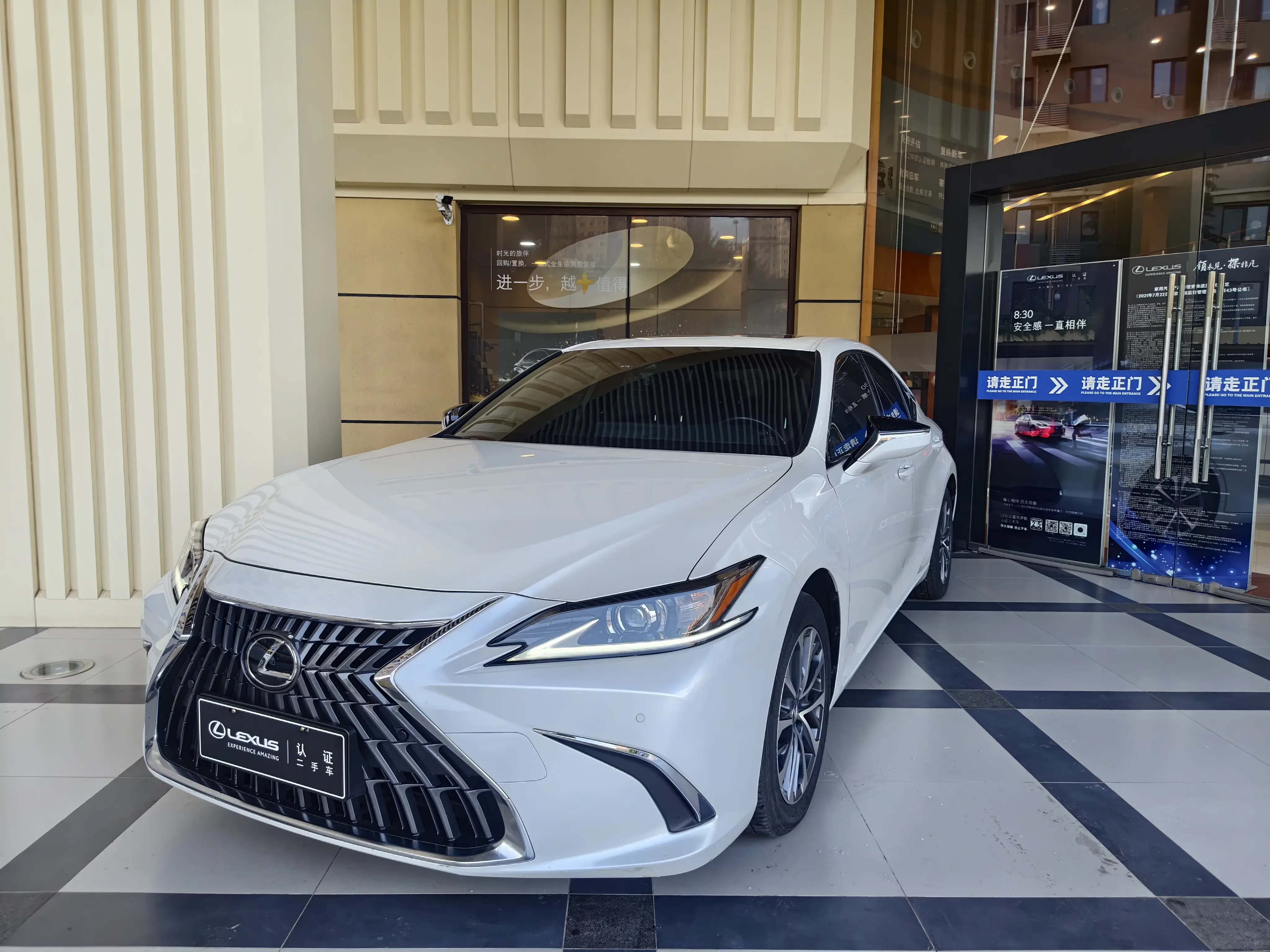 Lexus ES