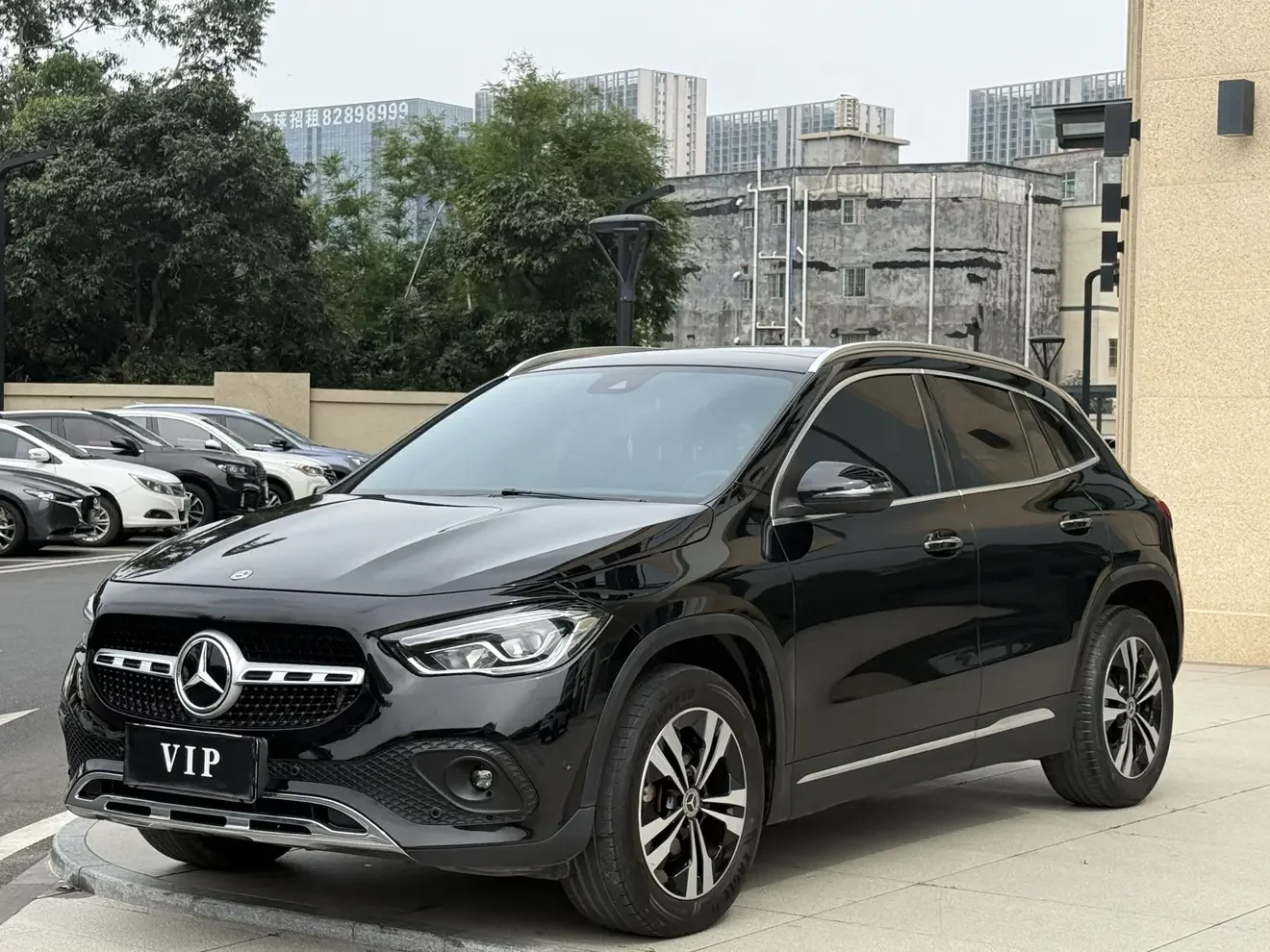 MERCEDES-BENZ GLA