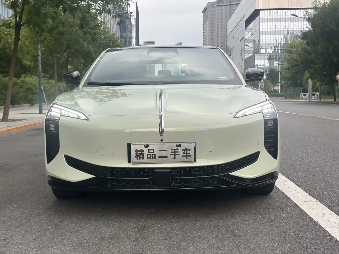 Hongqi EH7