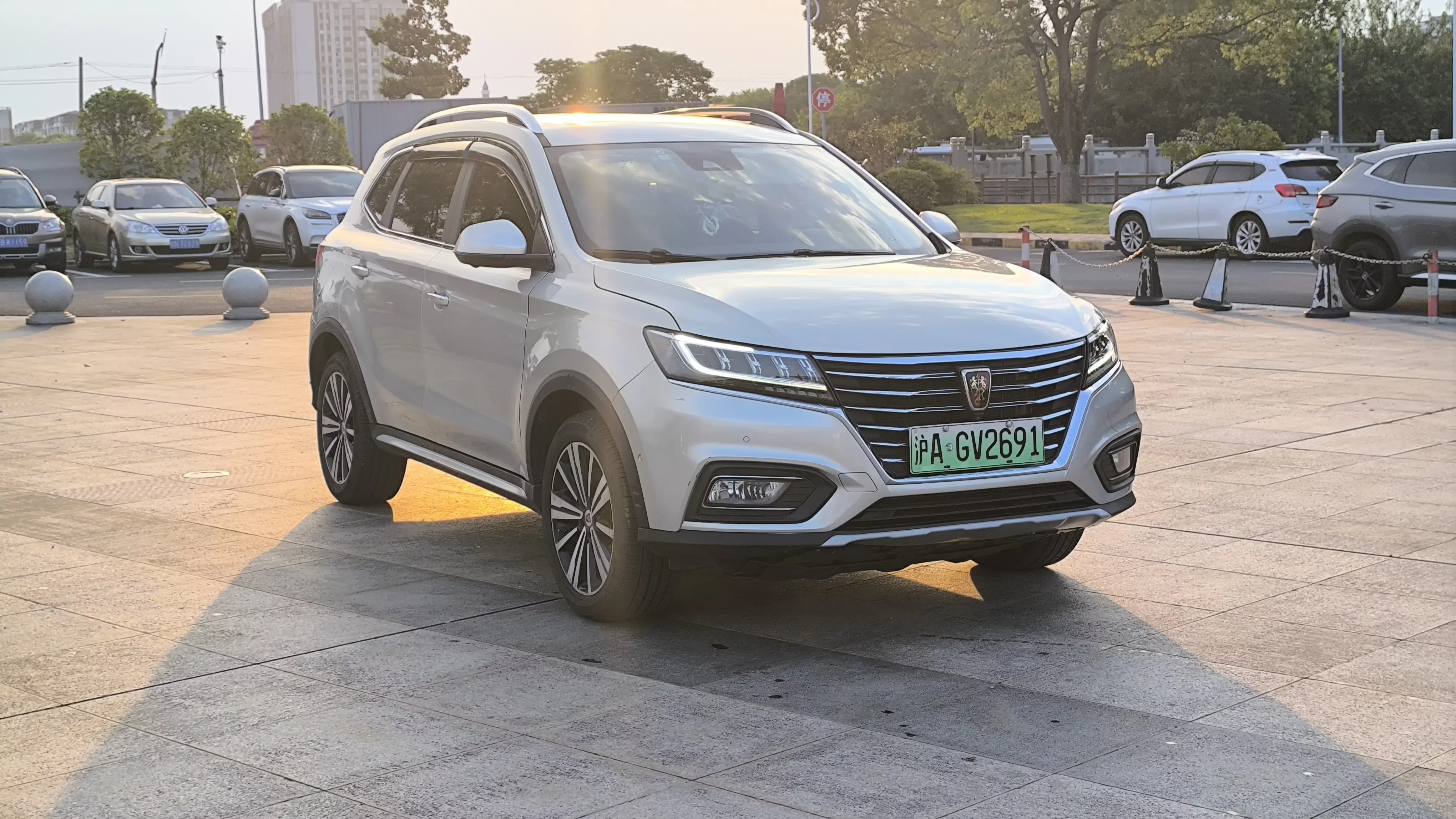 Roewe eRX5