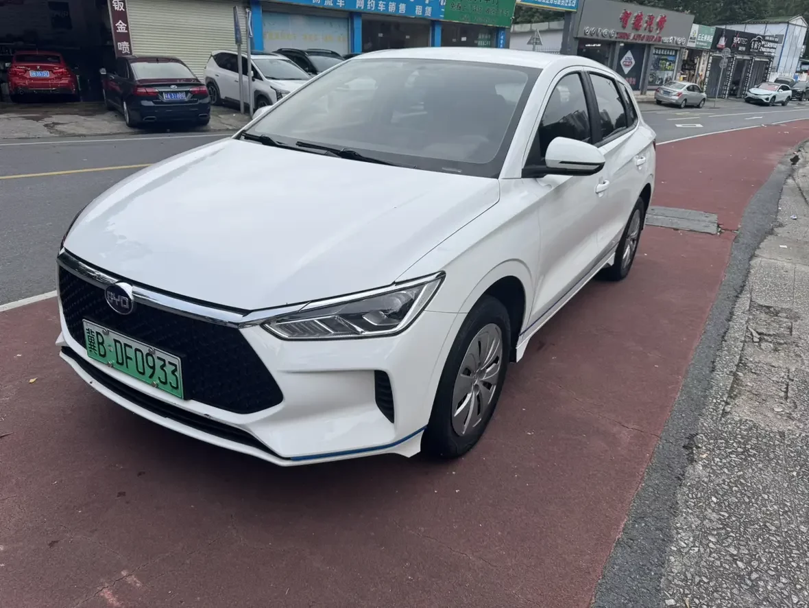 BYD e2