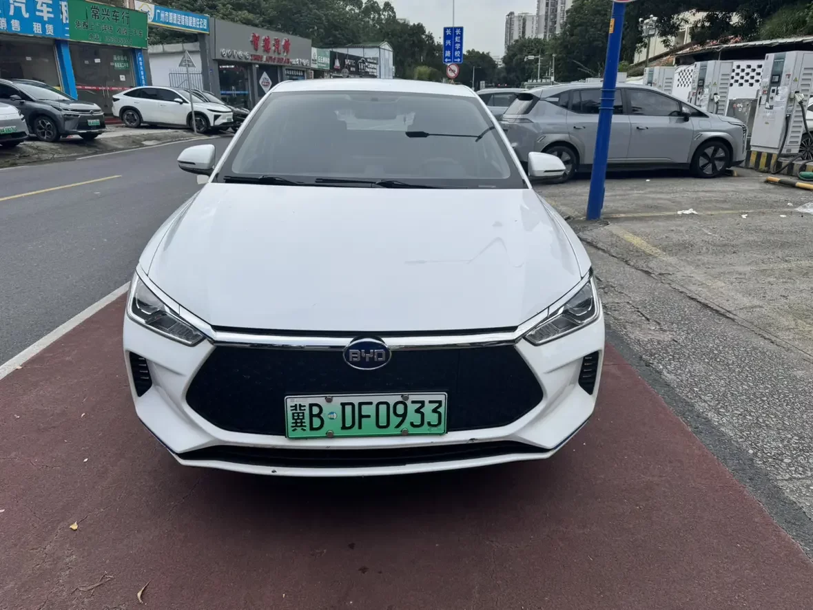 BYD e2