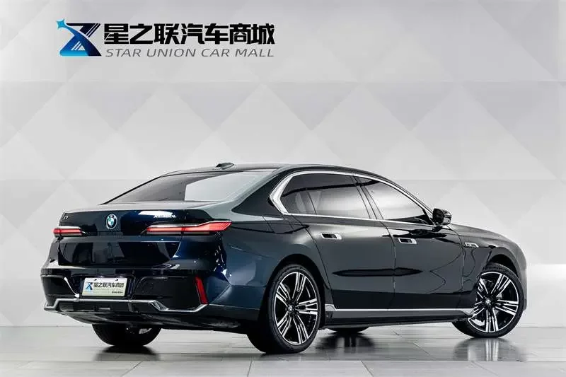 BMW i7