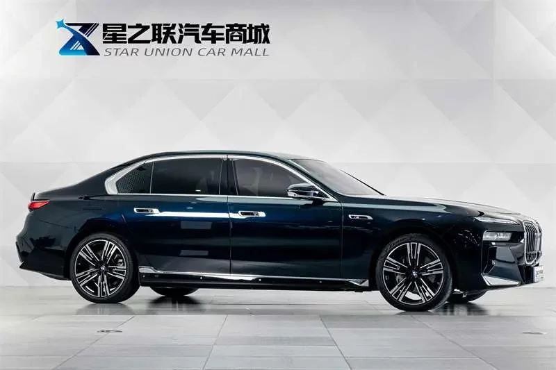 BMW i7