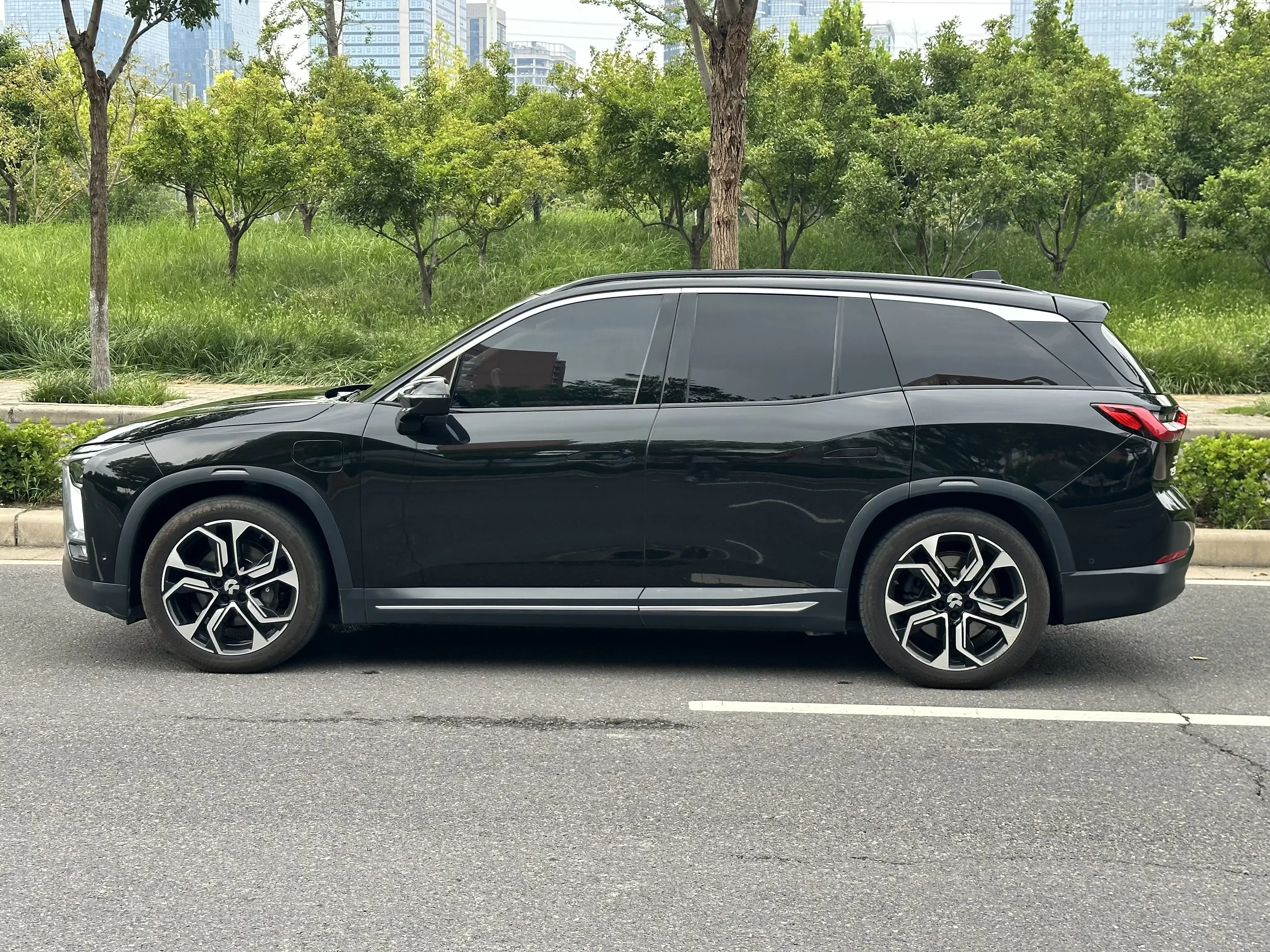 NIO ES8