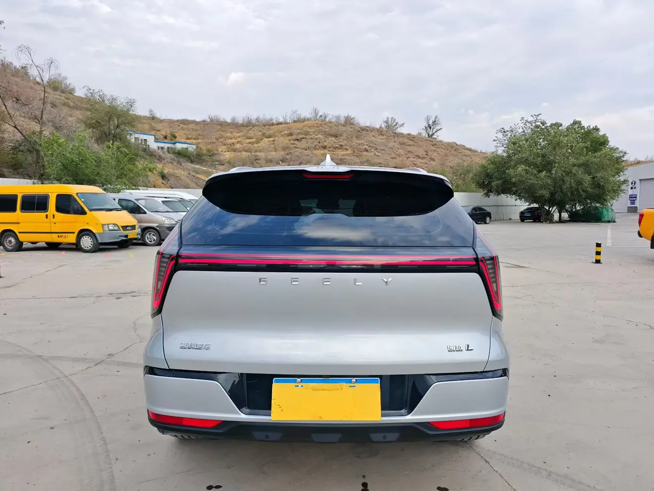 Geely Atlas L