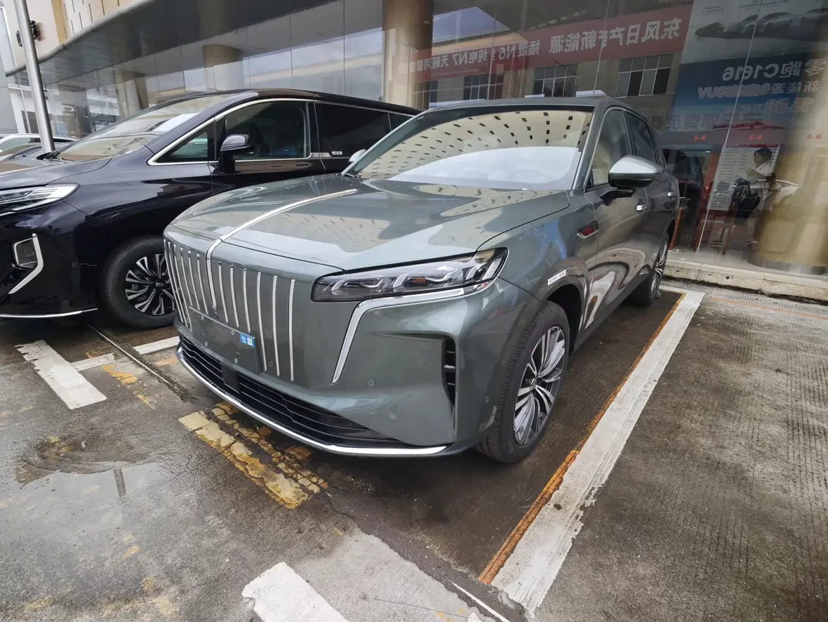 Hongqi HS6 PHEV