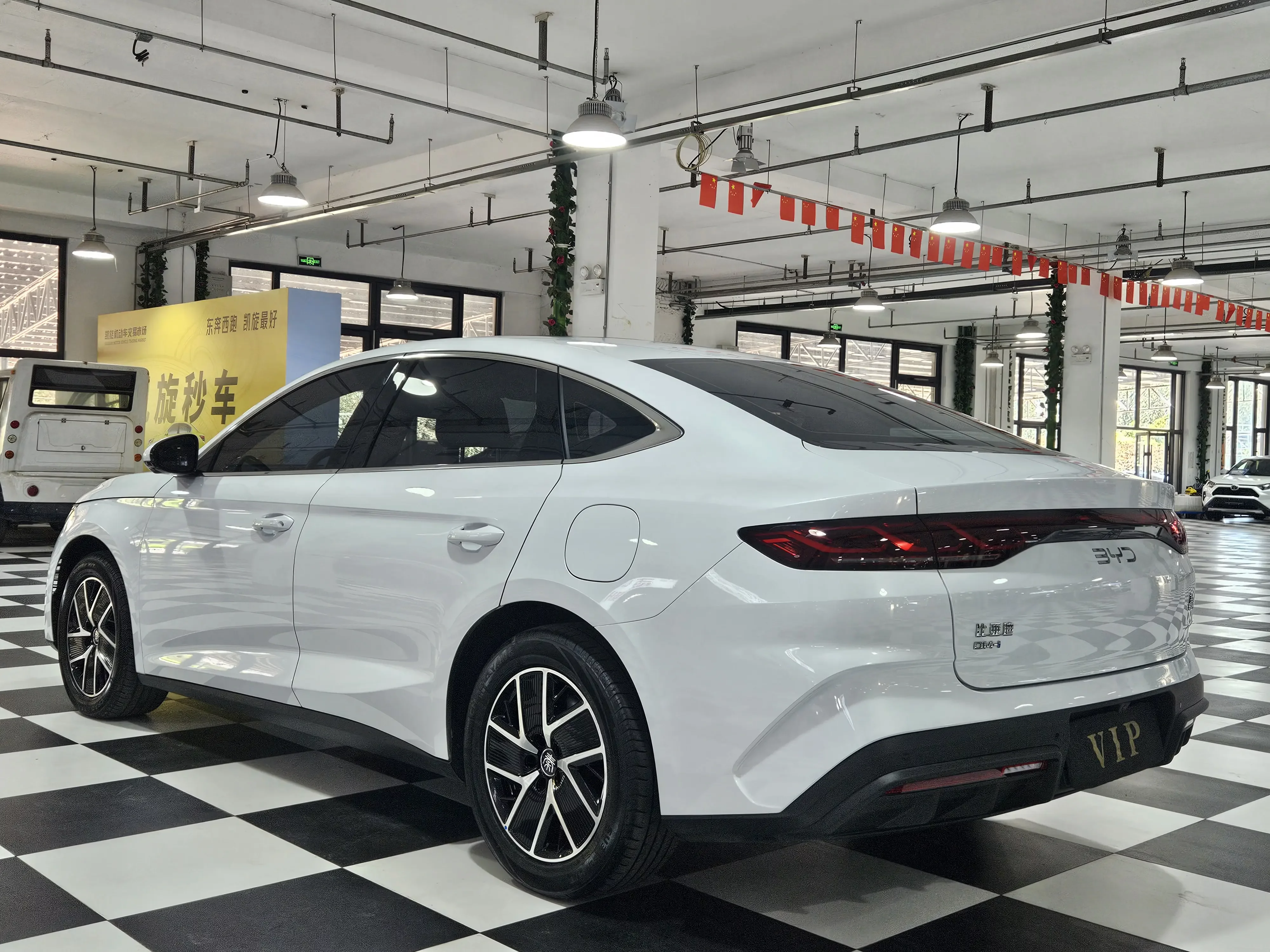 BYD Qin L DM
