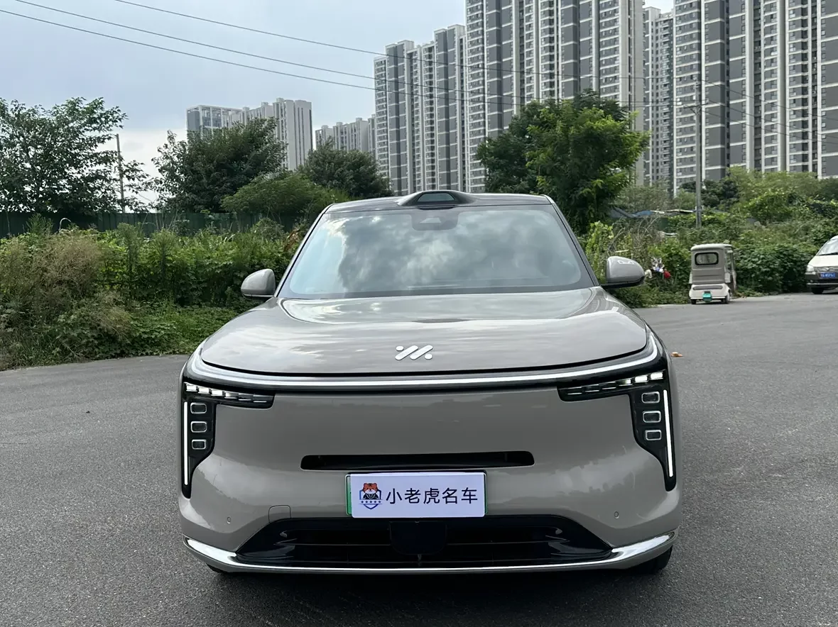 IM Motors Zhiji LS8